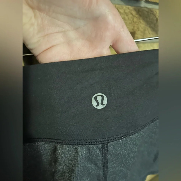 Lululemon Hot Move Shorts Black & Gray Ruched Women’s Size 6 - Picture 6 of 8